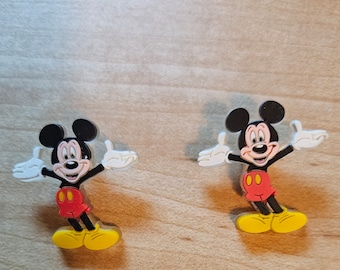 Par de figuras vintage de Mickey Mouse de Disney de los años 90 con el sello oficial "Disney" de aproximadamente 1,0 pulg. de alto. ¡Excelentes condiciones, colores brillantes!