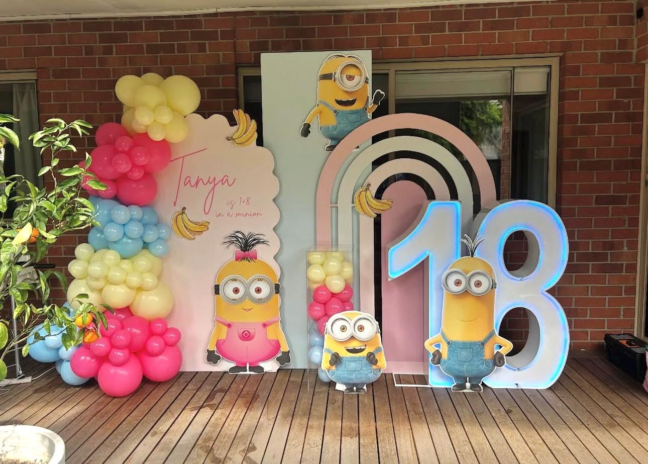 Minion party standee cut outs - Etsy 日本