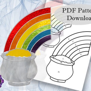 Könnte beinhalten: Ein Bleiglasmuster für einen Regenbogen mit einem Topf voller Gold am Ende. Das Muster ist für eine einfache Montage nummeriert. PDF-Muster-Download steht oben auf der Seite.