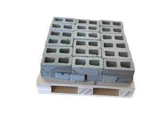 Fingerboarding Pallet with Cinder Blocks