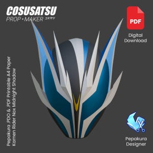 Peut inclure: Un fichier PDF téléchargeable numériquement pour un masque Kamen Rider Nox Midnight Shadow. Le graphique montre un casque stylisé bleu, blanc et noir avec des pointes acérées. Le texte inclut COSUSATSU PROP MAKER, PDF Digital Download et Pepakura Designer.