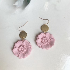 CLAY EARRINGS, pink clay earrings, floral clay earrings, pink flower earrings, clay flower earrings