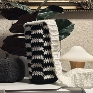 Checkered water bottle holder