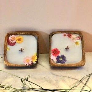 Small Wood Bowl Candle W/Dried Flowers