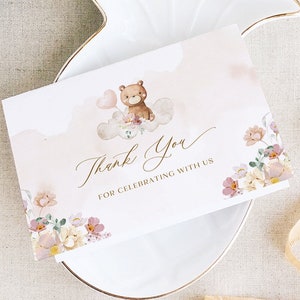 Modello di biglietto di ringraziamento per orsetto, grazie con fiori rosa per orsetto, grazie per essere venuti per baby shower, modificabile, tu, modifica in Canva
