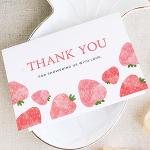 Szablon karty z podziękowaniami truskawkowymi, podziękowania do druku na baby shower, słodka karta z podziękowaniami jagodowymi, baby shower, edycja w Canva, PDA003