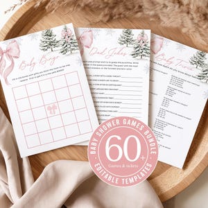 Könnte beinhalten: Eine Sammlung von Vorlagen für Babyparty-Spiele, darunter Bingo, Quiz und Papa-Witze. Die Designs zeigen ein Winterthema mit rosa Schleifen und immergrünen Bäumen. Ein runder Aufkleber lautet "Baby Shower Games Bundle 60 Games & Tickets Editable Templates."