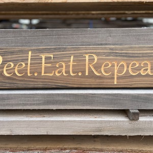 Schälen.Essen.Wiederholen. , Louisiana, Zypresse, individuelles Holzschild, Plakette, Geschenk