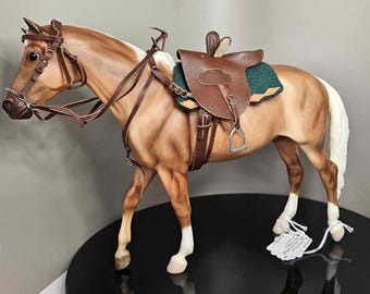 Breyer-zijzadel met hoofdstel # 1264 geproduceerd, ALLEEN in 2006 op traditionele schaal