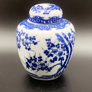 Vintage ceramic porcelain ginger jar tea caddy blue on white prunus pattern HobbelAmsterdam