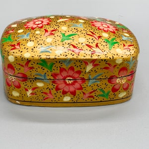 Vintage Kashmir India paper mache Papier-mâché lacquer hand made hand painted rectangular rounded trinket box flowers pink gold