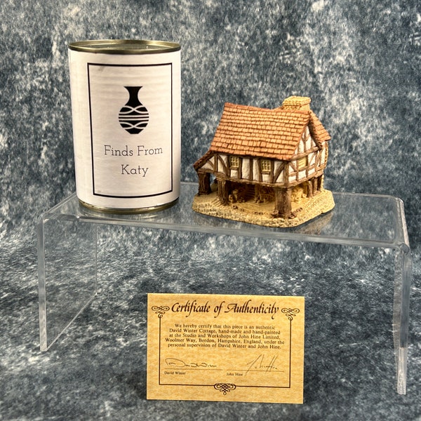 Vintage David Winter Cottage - Little Market, At the Centre of the Village Collection (1980 - 1993) Original Box & Authenticity Certificate