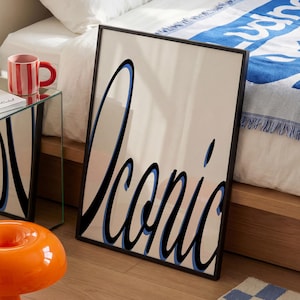 Arte de parede com escrita icônica, tipografia manuscrita azul, pôster minimalista moderno