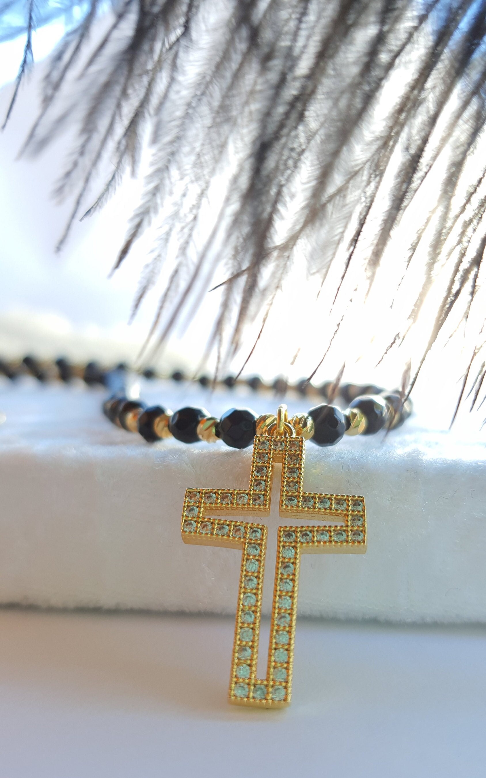 Collier Ras De Cou En Or Jaune Avec Boules D'Onyx Et Croix - Occasion Parfait État