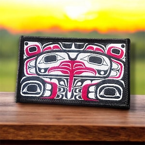 Toppa termoadesiva da 2,5" delle Prime Nazioni - Eagle Box di Haida Artist