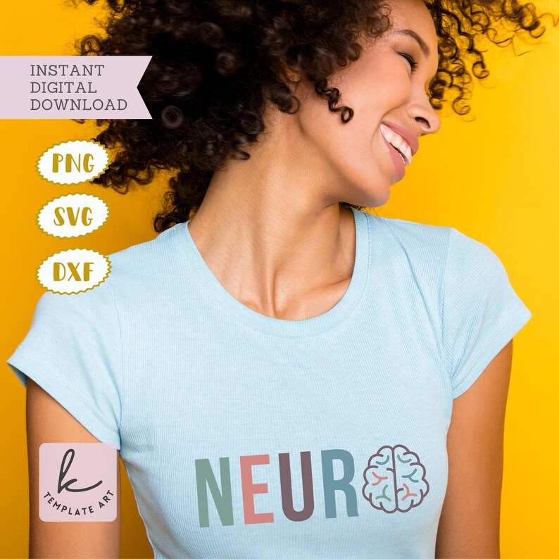 Pode incluir: Uma camiseta azul claro com a palavra "NEURO" em letras coloridas e um gr&aacute;fico de c&eacute;rebro. O c&eacute;rebro &eacute; contornado em preto e preenchido com tons de azul, verde e rosa.