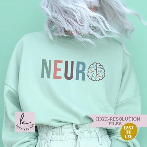 Pode incluir: Uma camisa de moletom verde claro com a palavra "NEURO" em letras coloridas e um gr&aacute;fico de c&eacute;rebro estilizado.