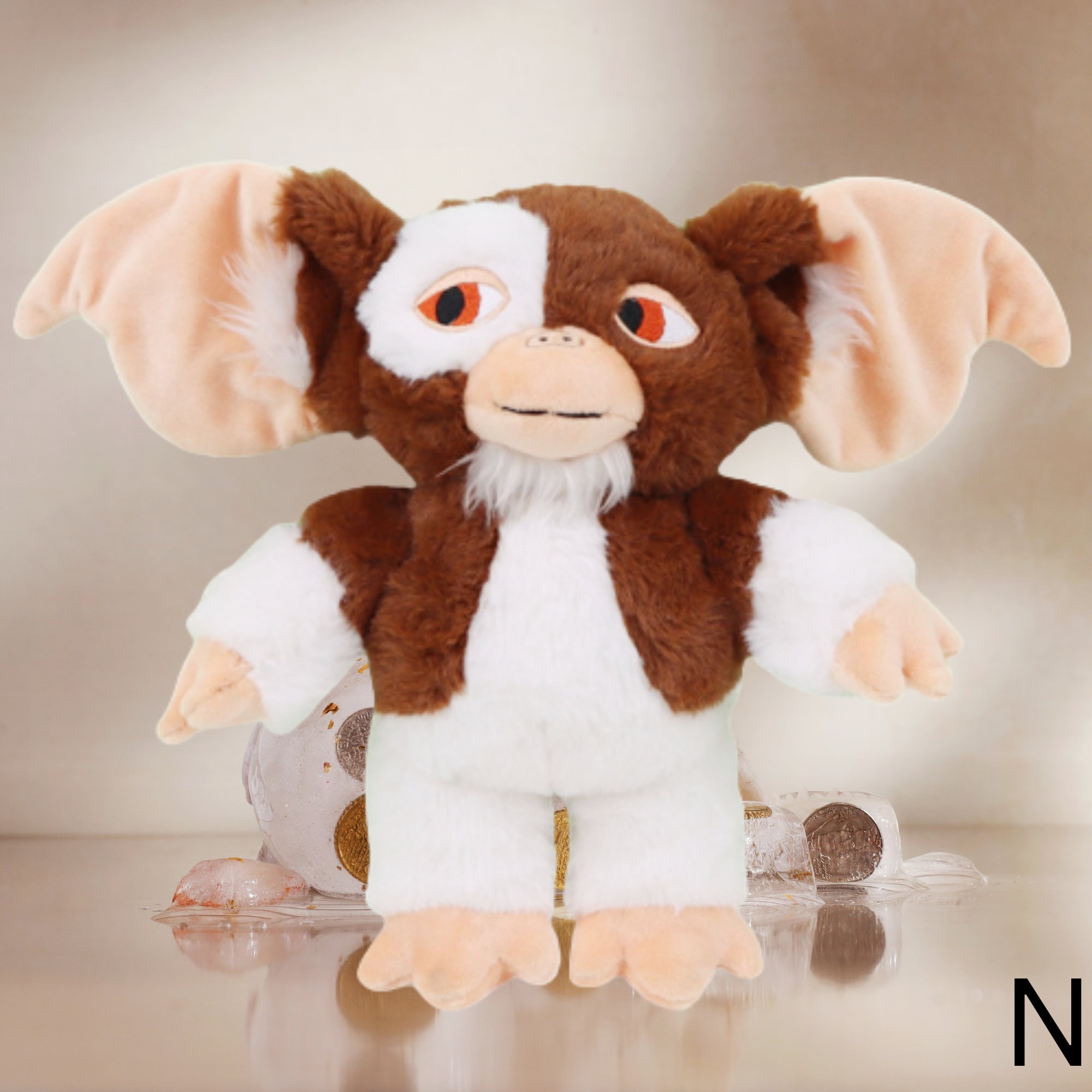 Peluche Gremlins Gizmo NECA - jouets rétro jeux de société figurines et  objets vintage