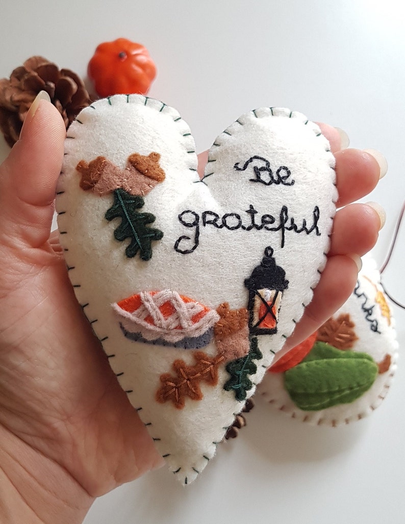 Hand embroidered Thanksgiving felt decoration, thanksgiving heart ornament, thanksgiving fall felt hanging decor autumn heart felt ornament image 2