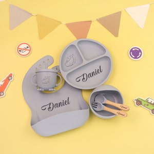 Personalisierte Silikon Teller, Entwöhnung Set,Baby Lätzchen Baby, Kinder Schüssel Geschirr Tischset Löffel Gabel Strohbecher,Fütterung Set mit Name Light Blue