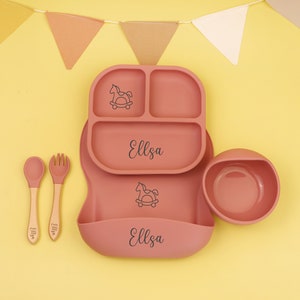 Personalisierte quadratische Silikon Teller, Entwöhnungsset, Baby Lätzchen Baby, Kinder Schüssel Geschirr Tischset Löffel Gabel Strohbecher, Fütterungsset mit Name Red