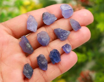 タンザナイト結晶、タンザナイト原石標本 - 紫色のタンザナイト宝石