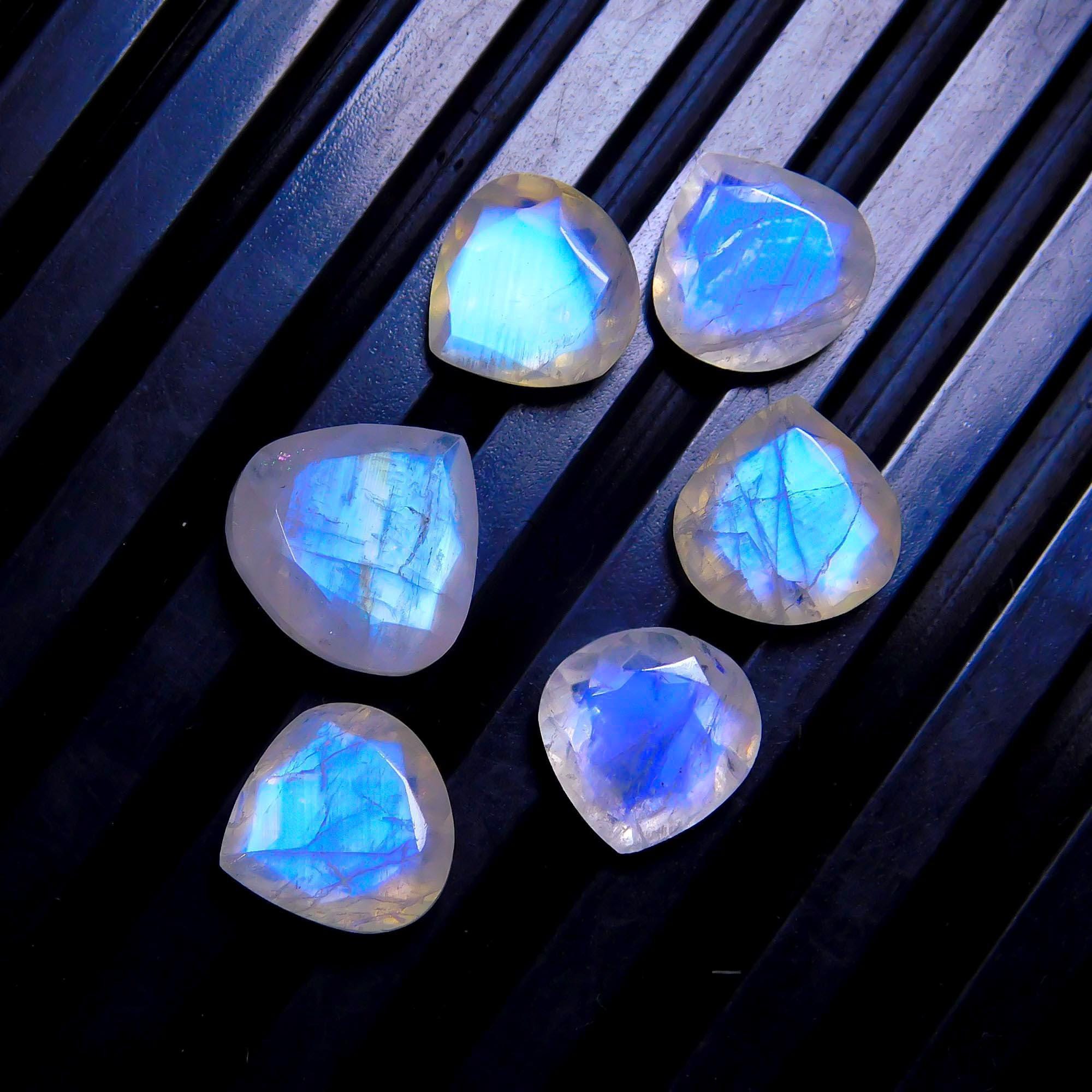 ファセット加工されたレインボームーンストーン宝石：4mmのハート型