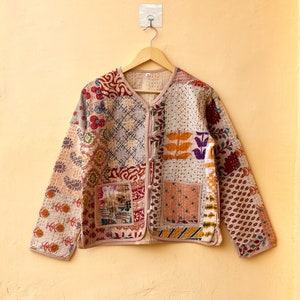 Giacca trapuntata Kantha patchwork, cappotto da donna patchwork floreale stile Boho fatto a mano, giacca Kantha reversibile inverno autunno primavera per lei immagine 1