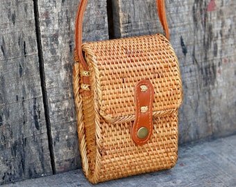 Piccola borsa Bali in rattan intrecciata a mano, borsa a tracolla, borsa a tracolla per telefono cellulare, borsa di paglia intrecciata, borse in rattan stile Boho, regalo per lei