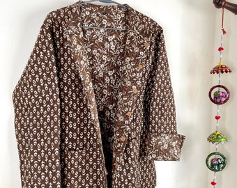 Indische handgefertigte gesteppte Baumwollgewebejacke Stilvolle braun-weißer Damenmantel, Wendeweste, Weihnachtsgeschenk für Sie