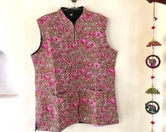 Veste indienne en tissu de coton matelassé fait à la main Gilet sans manches élégant marron et rose floral pour femmes, gilet réversible pour elle