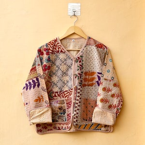 Giacca trapuntata Kantha patchwork, cappotto da donna patchwork floreale stile Boho fatto a mano, giacca Kantha reversibile inverno autunno primavera per lei immagine 7