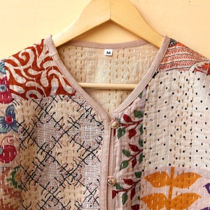 Giacca trapuntata Kantha patchwork, cappotto da donna patchwork floreale stile Boho fatto a mano, giacca Kantha reversibile inverno autunno primavera per lei immagine 2