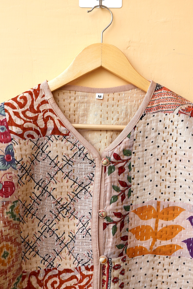 Giacca trapuntata Kantha patchwork, cappotto da donna patchwork floreale stile Boho fatto a mano, giacca Kantha reversibile inverno autunno primavera per lei immagine 2