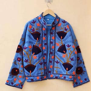 Handgemachte Suzani bestickte Kimono-Jacke aus Baumwolle, Boho-Mantel