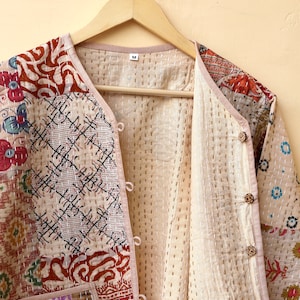 Giacca trapuntata Kantha patchwork, cappotto da donna patchwork floreale stile Boho fatto a mano, giacca Kantha reversibile inverno autunno primavera per lei immagine 8