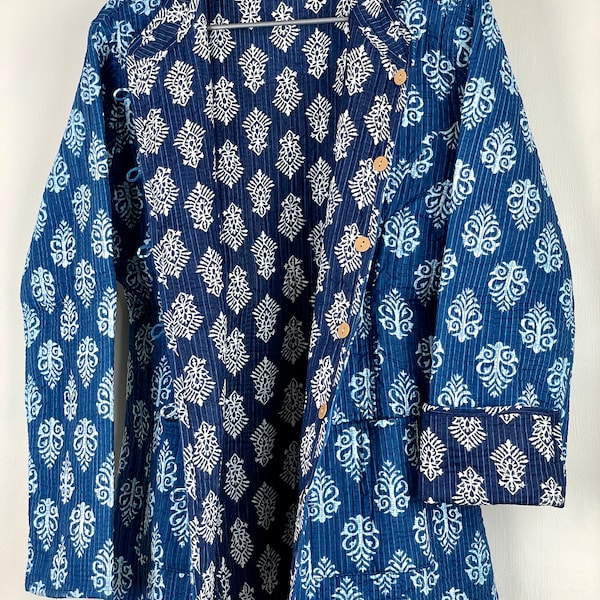 Veste indienne en tissu de coton matelassé fait main, élégant manteau floral bleu et blanc pour femme, gilet réversible, cadeau de Noël pour elle