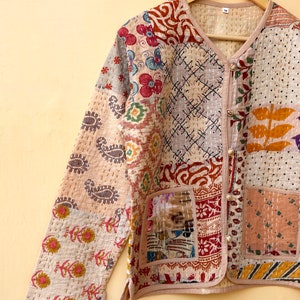 Giacca trapuntata Kantha patchwork, cappotto da donna patchwork floreale stile Boho fatto a mano, giacca Kantha reversibile inverno autunno primavera per lei immagine 3
