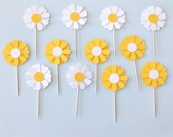 Daisy Cupcake Toppers: Yellow and White Party Picks