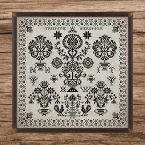 Könnte beinhalten: Gerahmtes Schwarz-Weiß-Kreuzstich-Muster mit floralen und geometrischen Mustern. Das Design umfasst stilisierte Blumen, Vasen, Hähne und die Texte "TRIENTIE WERENGA" und "1833". Der Hintergrund ist hell.