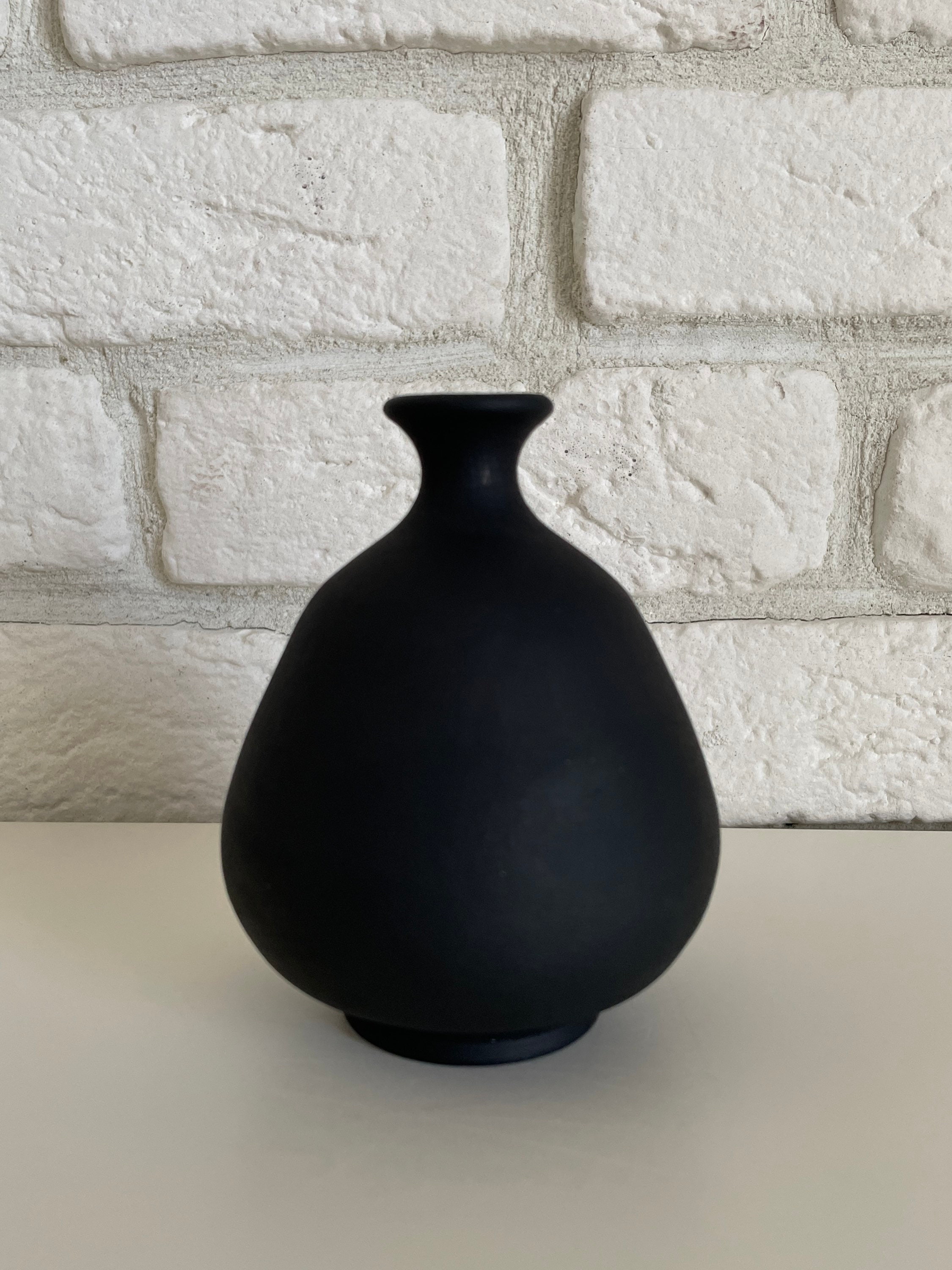 Paradoks Elendig motor Small Black Vase - Etsy