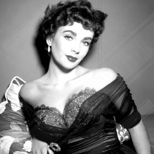 Elizabeth Taylor Poster, Rare Photo - Iconic Elizabeth Taylor Print.