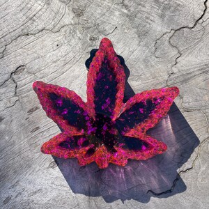 Pink & Black Maple Leaf Resin Ashtray, Resin Ashtray / Pothead Gift / Smoker Gift / Handmade Gift / Resin Art / Jewelry Dish / Home Decor