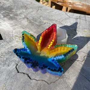 Rainbow Weed/Maple Leaf Resin Ashtray, Resin Ashtray / Pothead Gift / Smoker Gift / Handmade Gift / Resin Art / Jewelry Dish / Home Decor