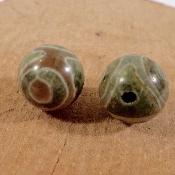 2 perles rondes DZI du Tibet couleur vert jade