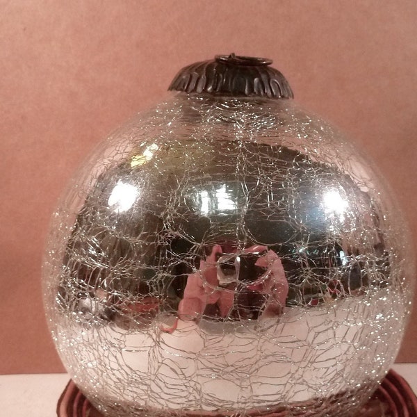 Enorme boule de Noel en verre argenté craquelé effet miroir à suspendre, ou pas