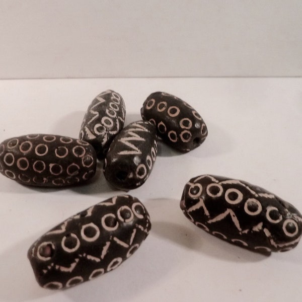 Lot de 6 perles Africaines en terre cuite  noir et blanc, du Mali