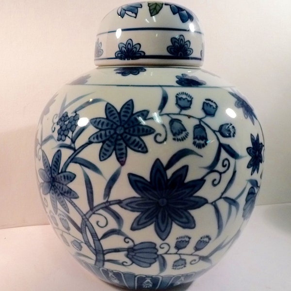 Vase Chinois en céramique avec bouchon décor floral bleu et blanc