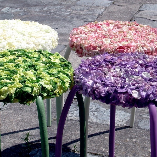 Tissu, Textile d'ameublement "Pétales de roses" pour habillements prix au mètre en 1,12 m de large