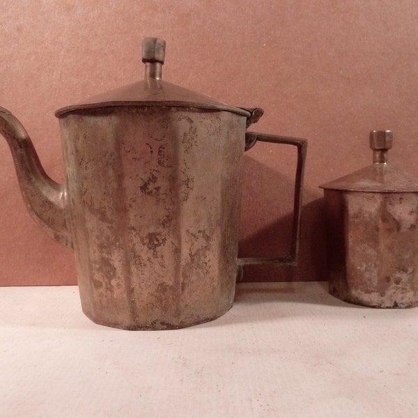 Cafetière et pot à sucres en métal argenté vintage, brocante